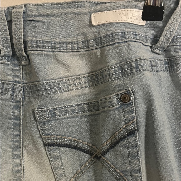 Wallflower Women's Light Wash Skinny Jeans, Size 3 - Picture 5 of 6